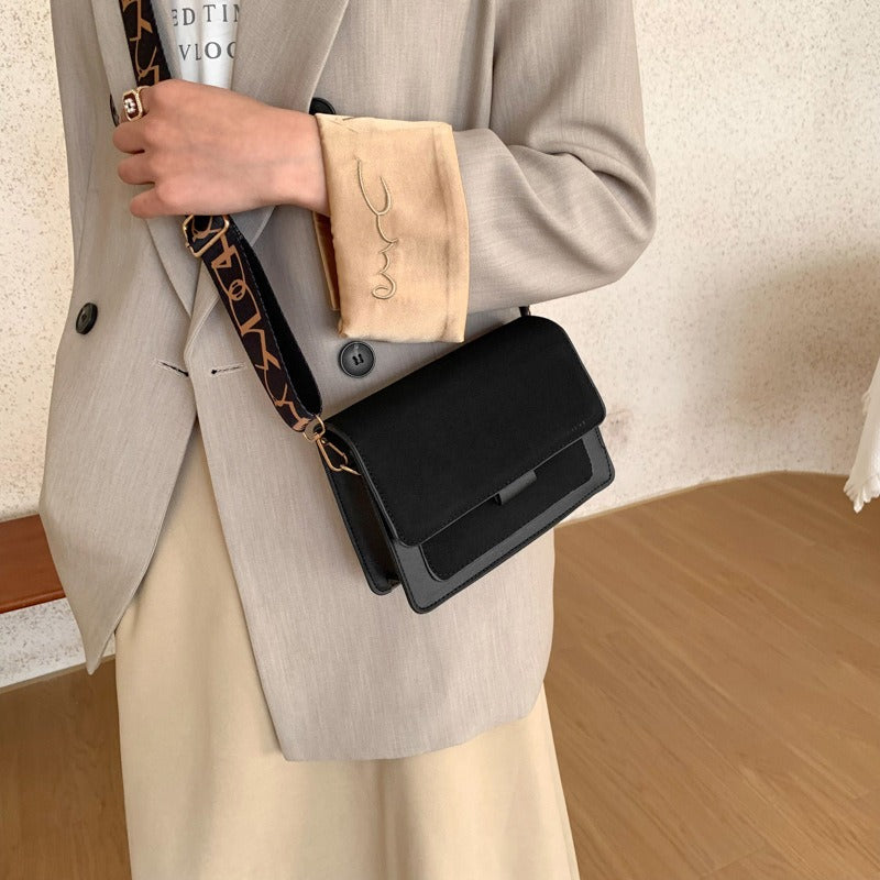 Casual retro bag women's casual shoulder bag Korean style simple crossbody small square bag - Jenaklo  Product attributesColor khaki, blue, black, brownMaterial PUTop width 17.5cm Bottom width 18.5cm Height 13cm Thickness 5.5cm Shoulder strap 126cm Jenaklo #