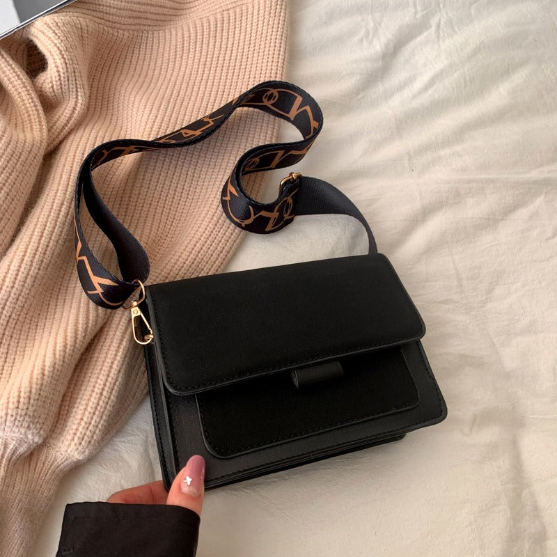 Casual retro bag women's casual shoulder bag Korean style simple crossbody small square bag - Jenaklo  Product attributesColor khaki, blue, black, brownMaterial PUTop width 17.5cm Bottom width 18.5cm Height 13cm Thickness 5.5cm Shoulder strap 126cm Jenaklo #